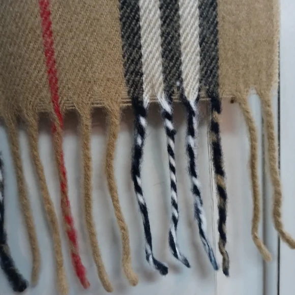 Burberry Vintage Check Brushed-Cashmere Scarf - Picture 7 of 14